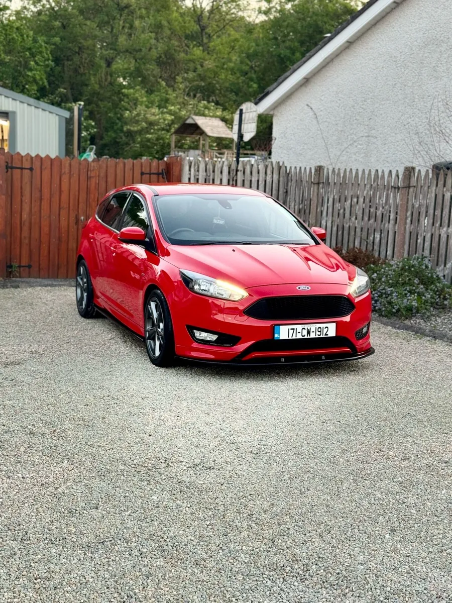 2017 Ford Focus ST-Line - Image 1