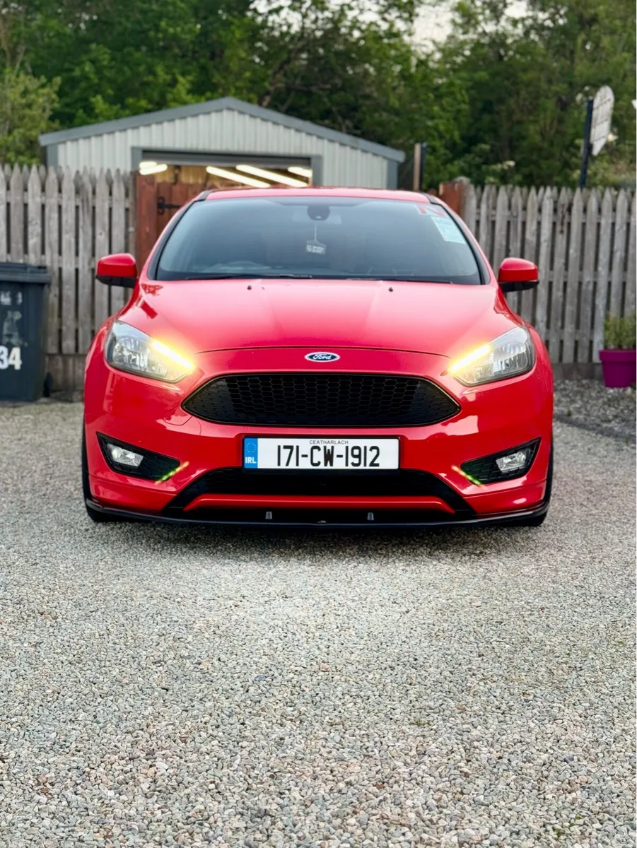 2017 Ford Focus ST-Line - Image 3