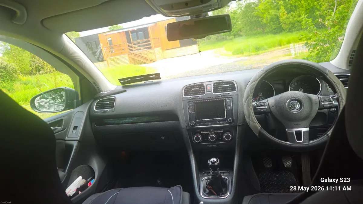 Volkswagen Golf 2010 - Image 2