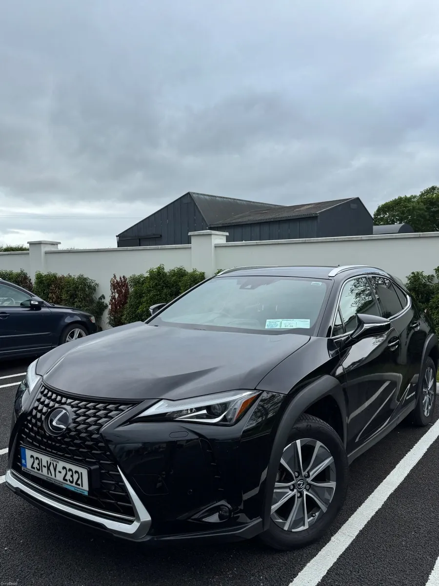 2023 Lexus UX Electric Premium - Image 5