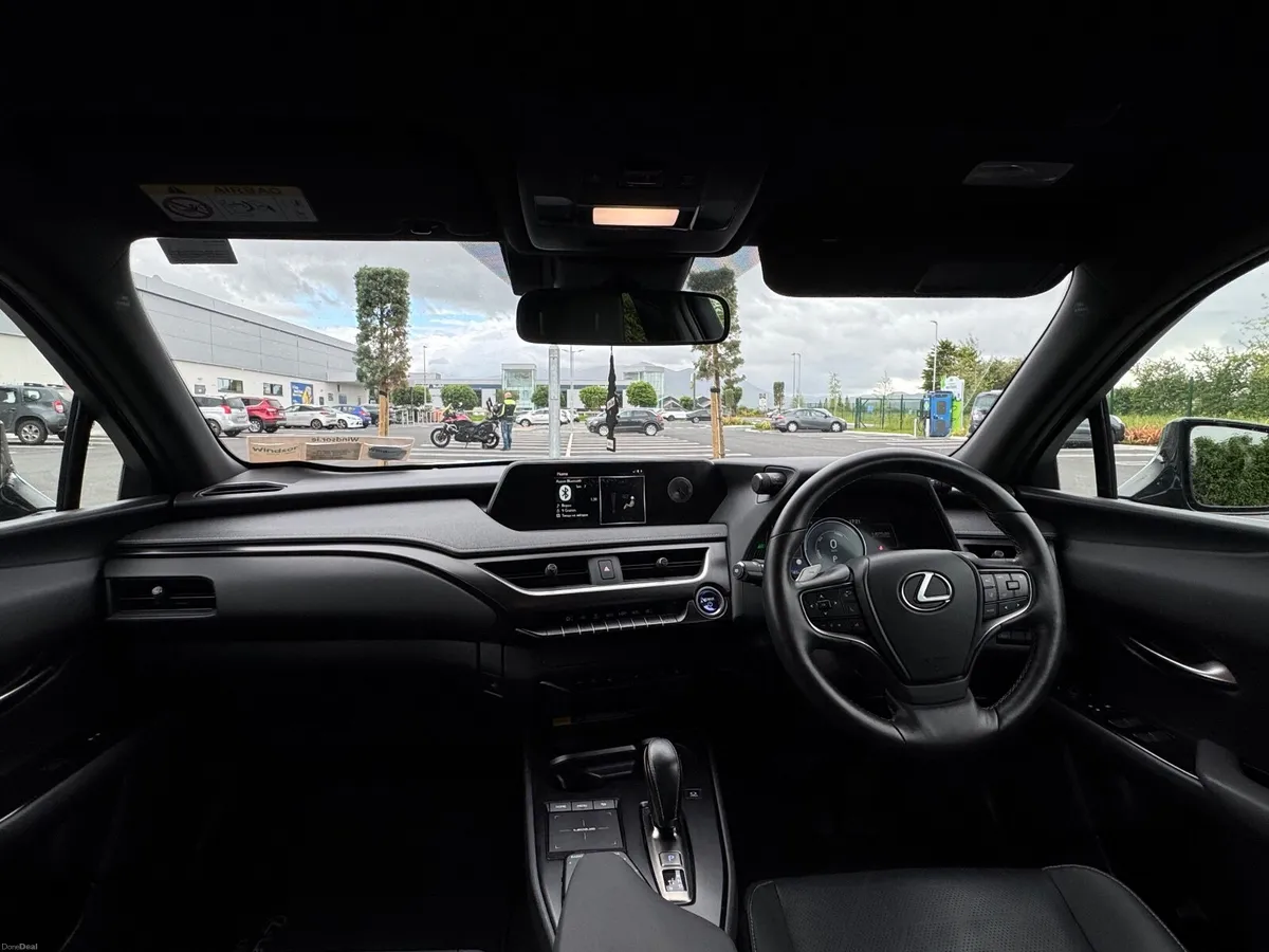 2023 Lexus UX Electric Premium - Image 6