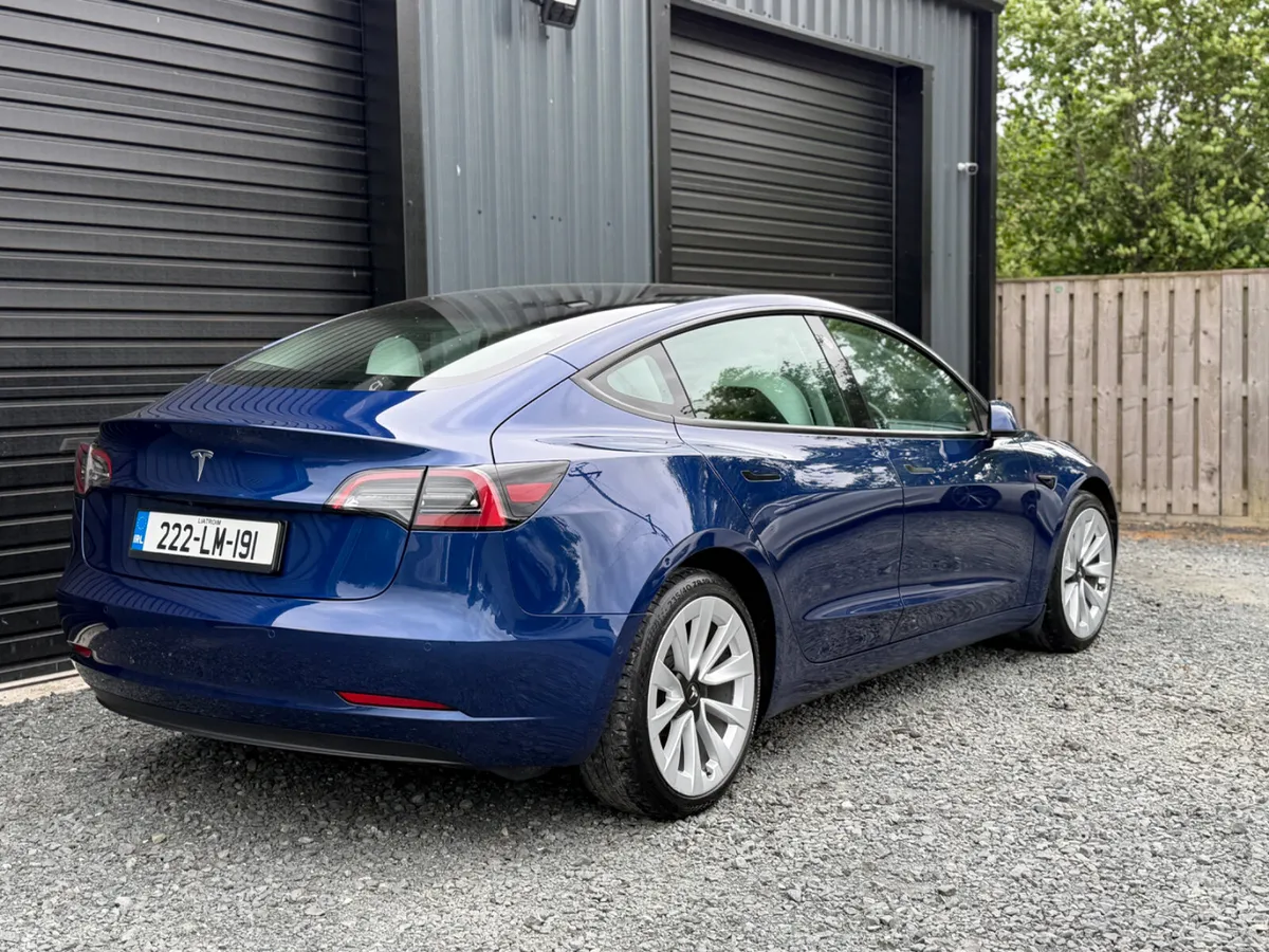 Tesla Model 3 2022 - Image 4