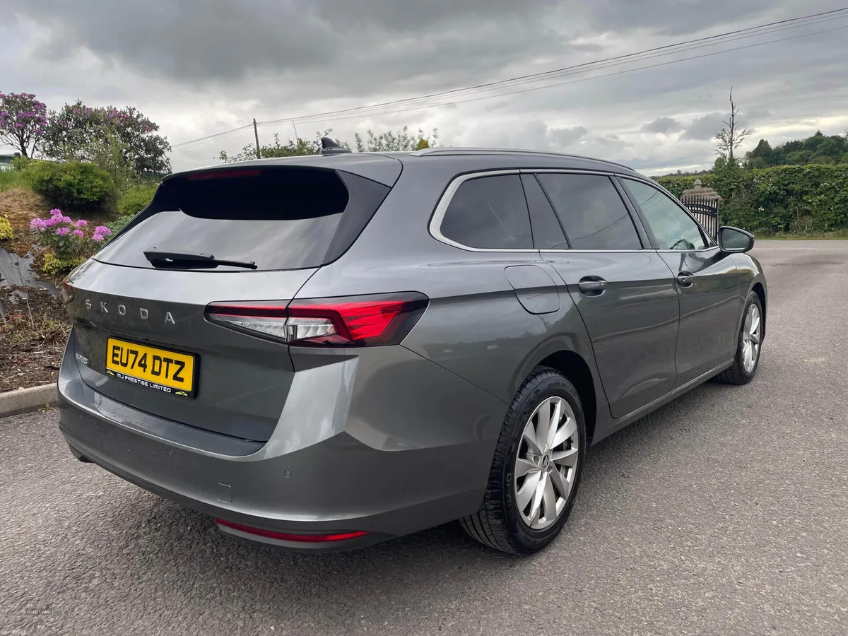 Skoda Superb DIESEL ESTATE - Image 2
