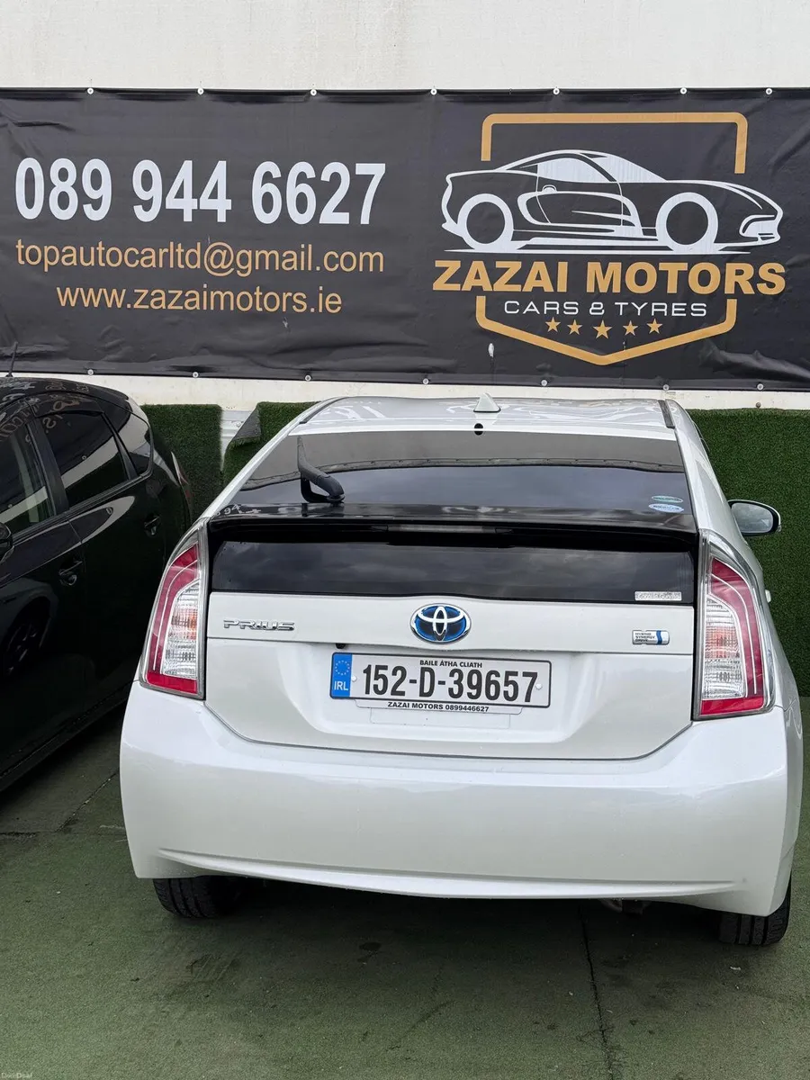 Toyota Prius 2015 - Image 2