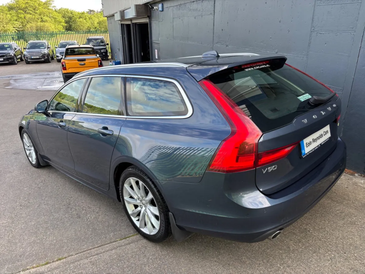 Volvo V90 D4 MOMENTUM 5DR AUTO AUTO LOW KMS VERY G - Image 5