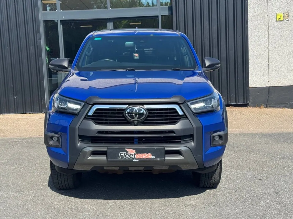 2.8 D-4D Invincible X Pickup Double Cab 4dr Diesel - Image 2