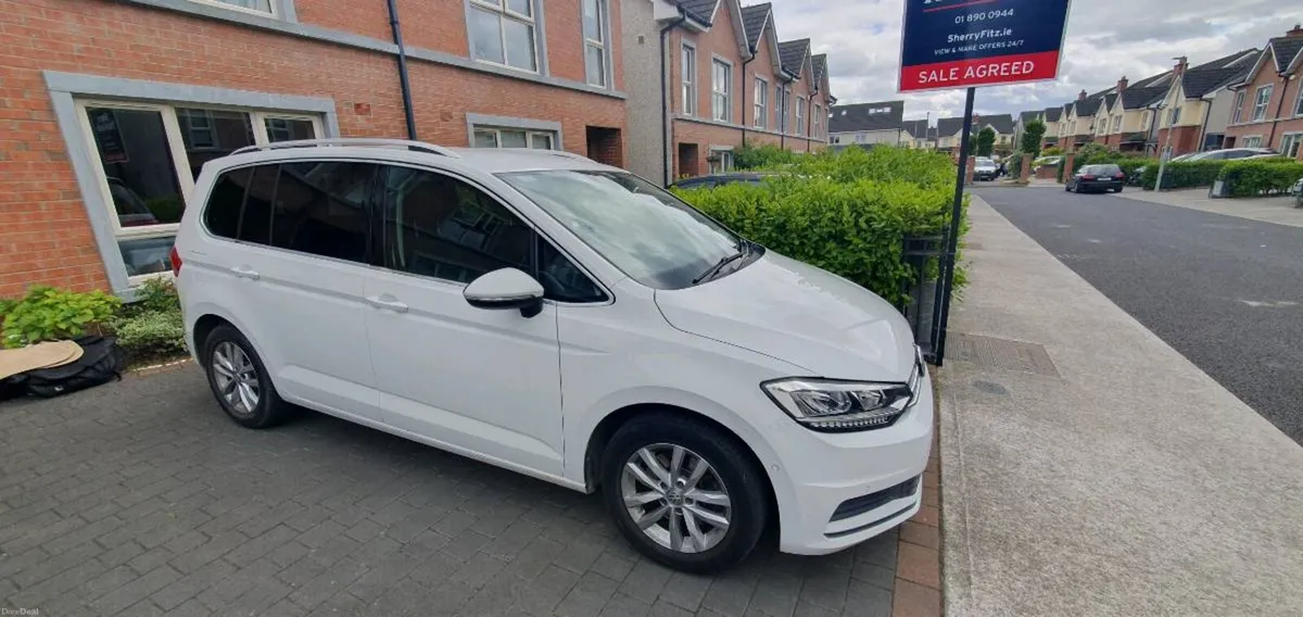 VW Touran 7 seater in pristine condition - Image 2