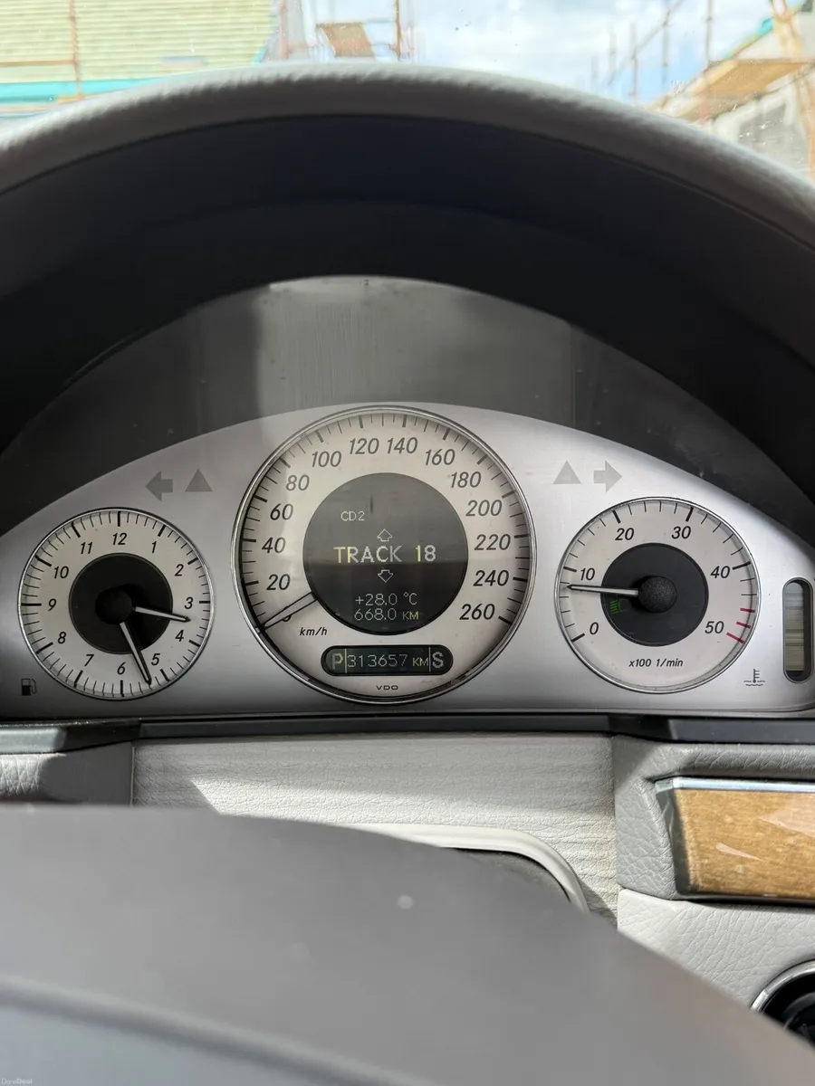 Mercedes-Benz W211 2.2 CDI Avantgarde (170 BHP) - Image 2