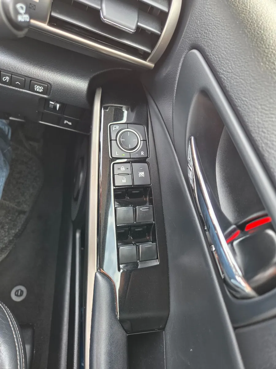Lexus IS EXEC - Full Battery Warranty - Image 3