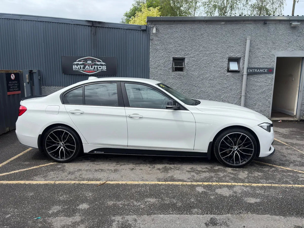 BMW 3-Series 2017 - Image 3
