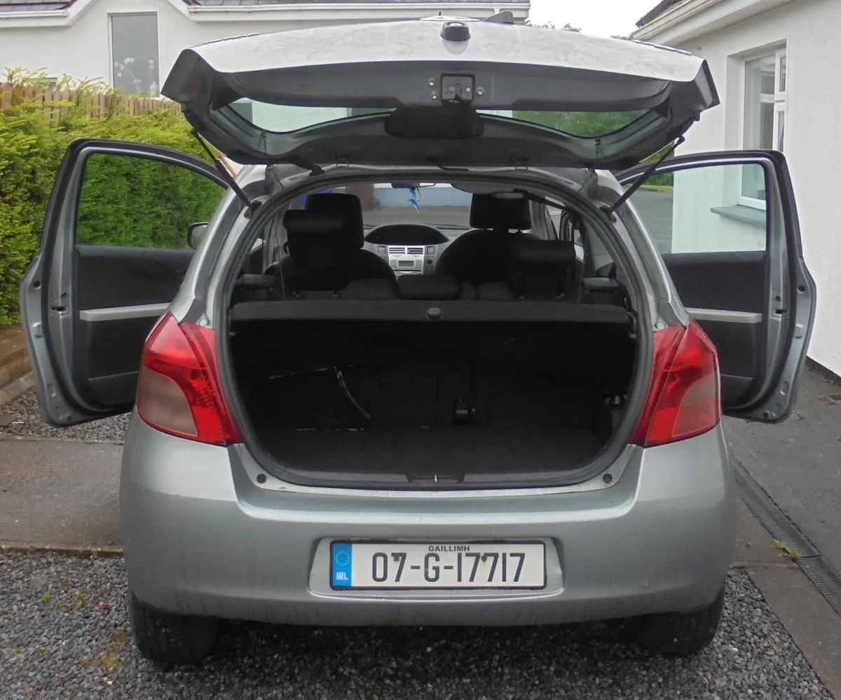 Toyota Yaris 2007 - Image 2
