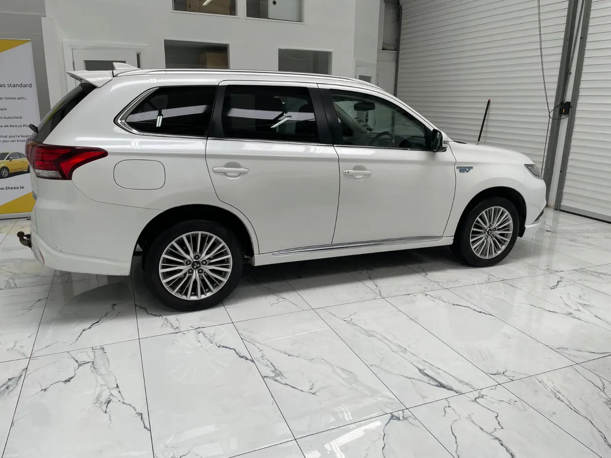 Mitsubishi Outlander 2019 Phev - Image 2