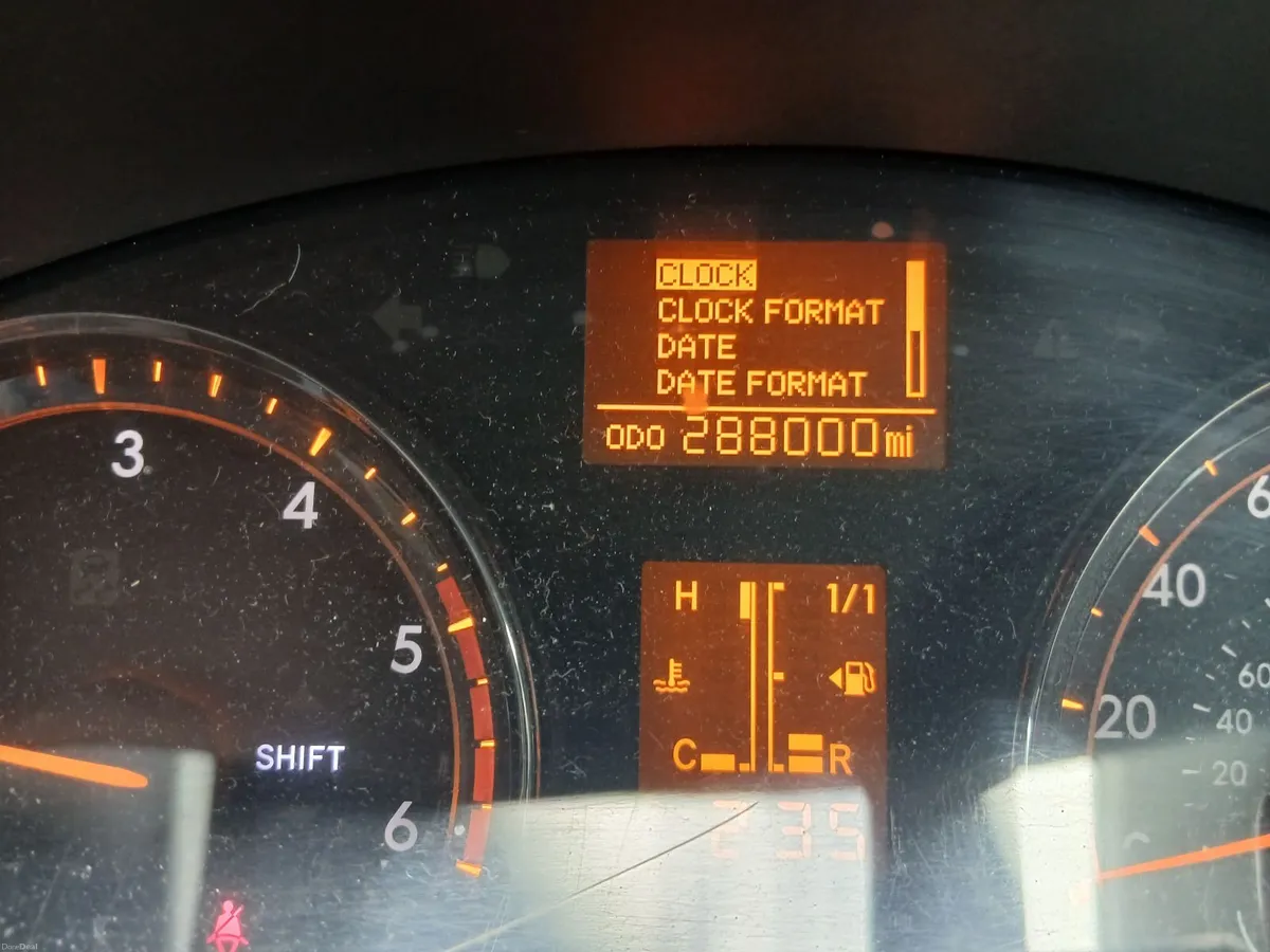 Toyota Avensis 2011 - Image 1