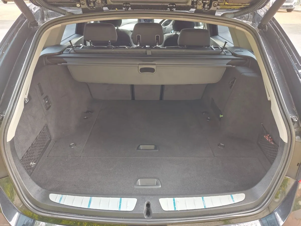 BMW 3-Series 2012 - Image 2