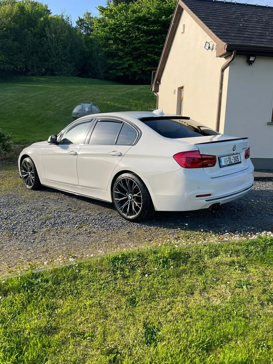 BMW F30 2016 - Image 2