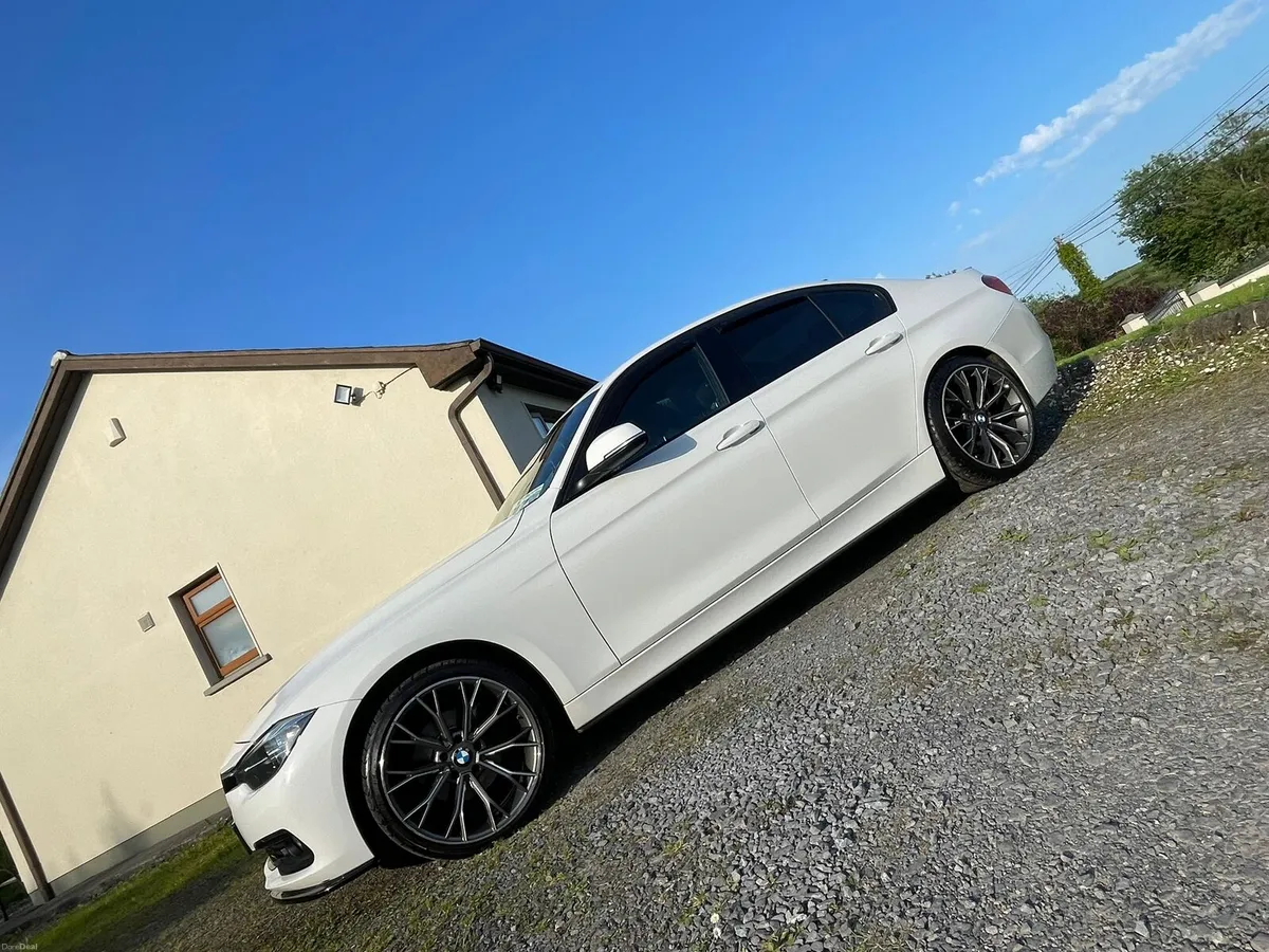 BMW F30 2016 - Image 4