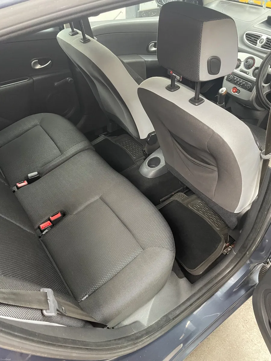 Renault Clio 2009 - Image 2