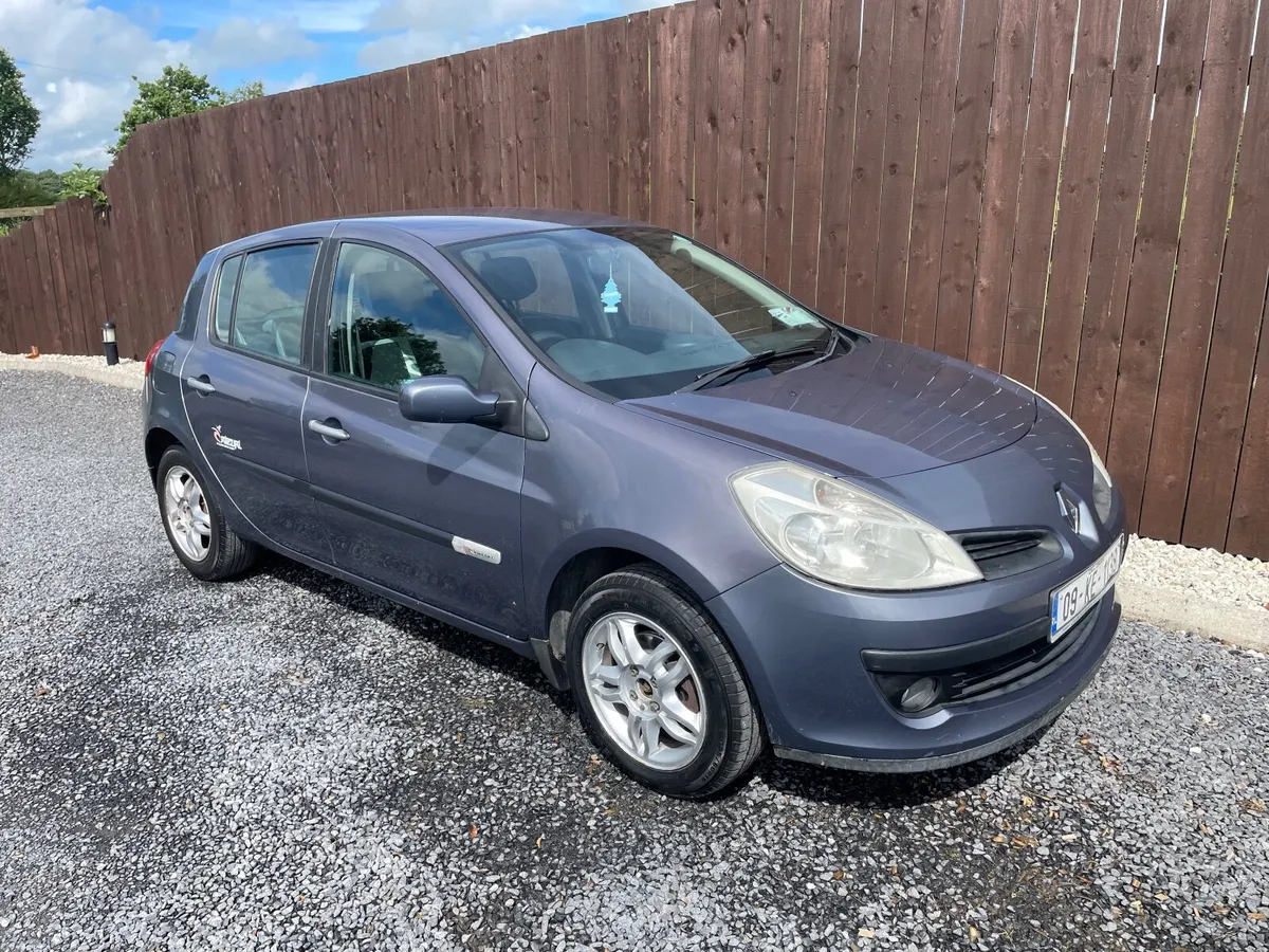 Renault Clio 2009 - Image 1