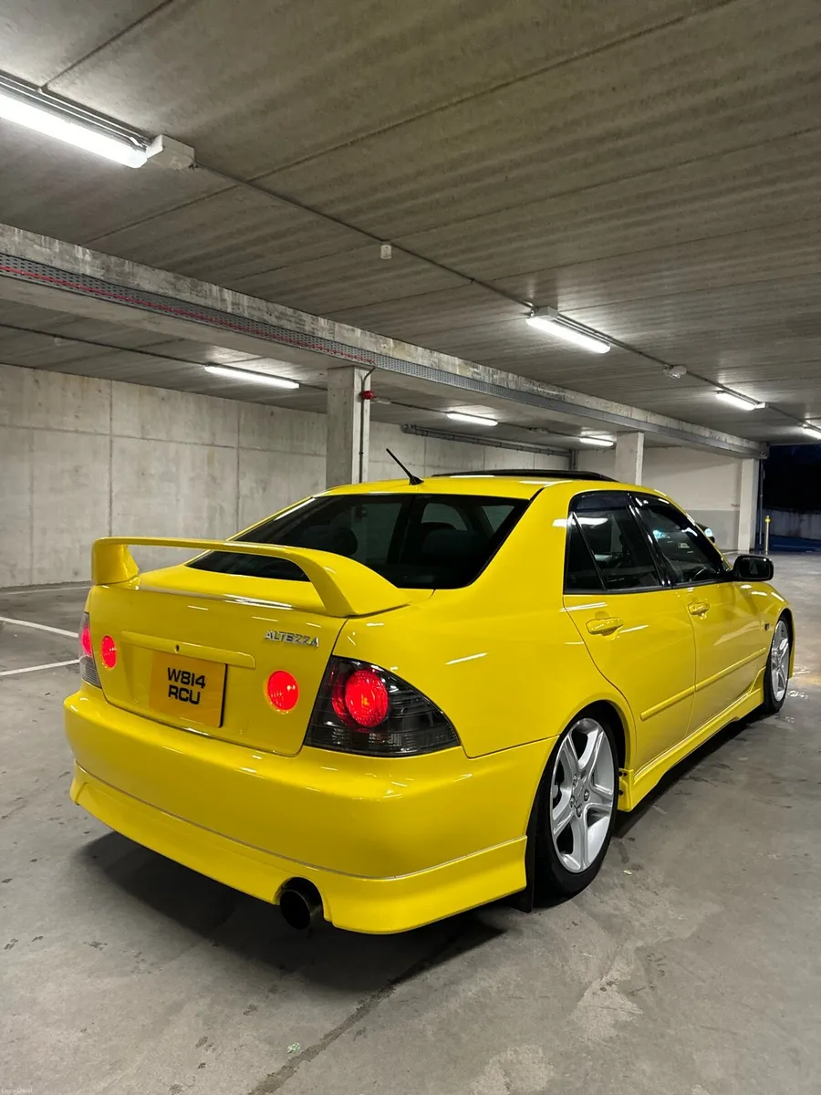 Toyota Altezza *GENUINE YELLOW SUNROOF* - Image 1
