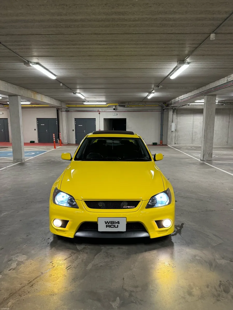 Toyota Altezza *GENUINE YELLOW SUNROOF* - Image 3