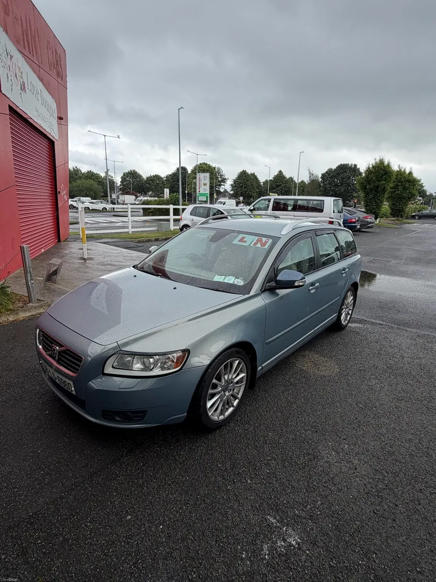 2008 VOLVO V50 - Image 1