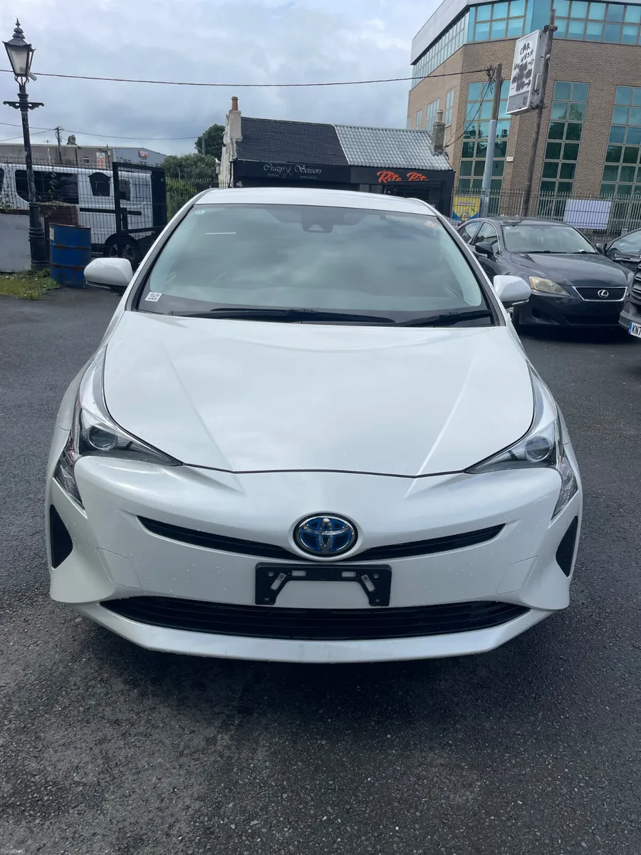 2018 Toyota Prius hybrid low mileage automatic - Image 3