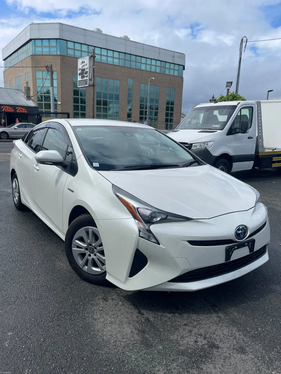 2018 Toyota Prius hybrid low mileage automatic - Image 1