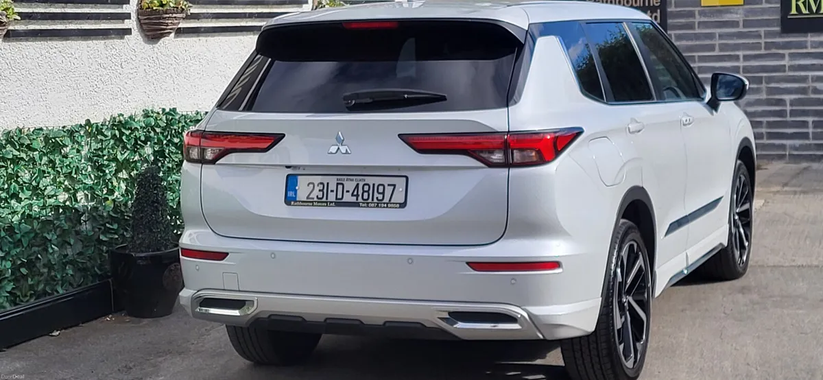 Mitsubishi Outlander 2023 Phev  7-Seater - Image 5