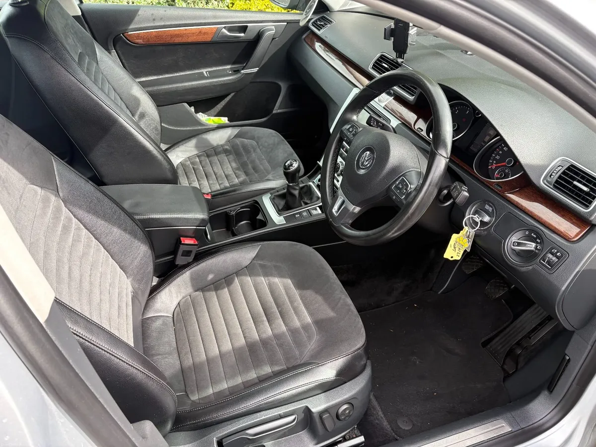 Volkswagen Passat 2012 - Image 3