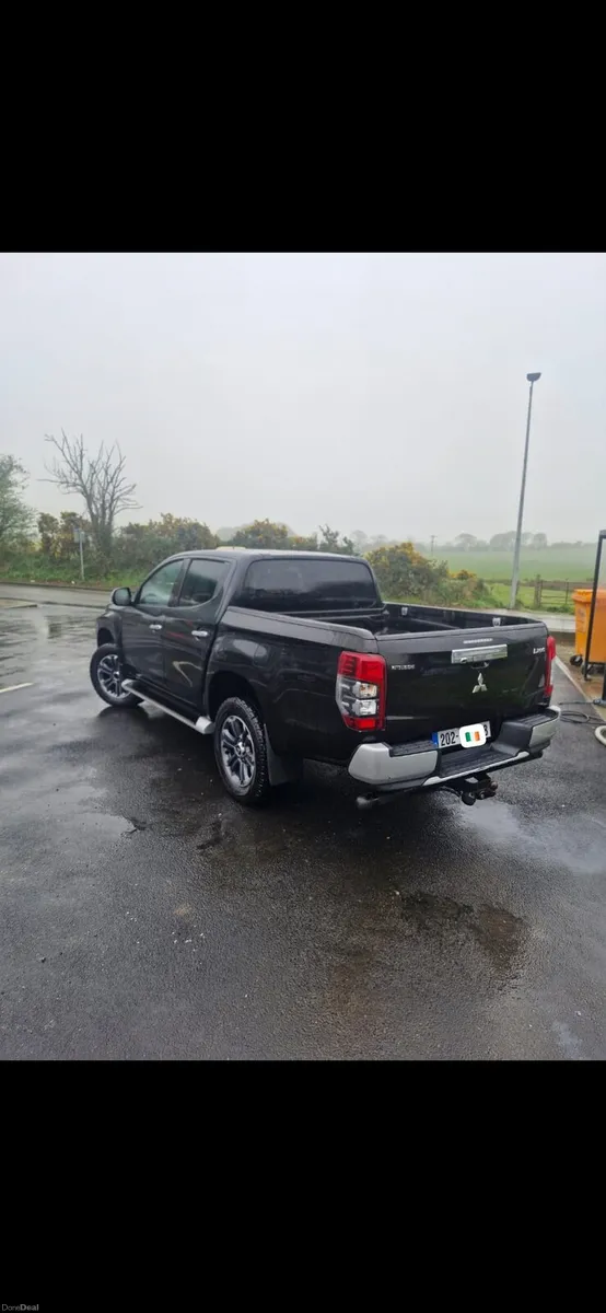 Mitsubishi L200. also a Toyota Land Cruiser 00. - Image 2