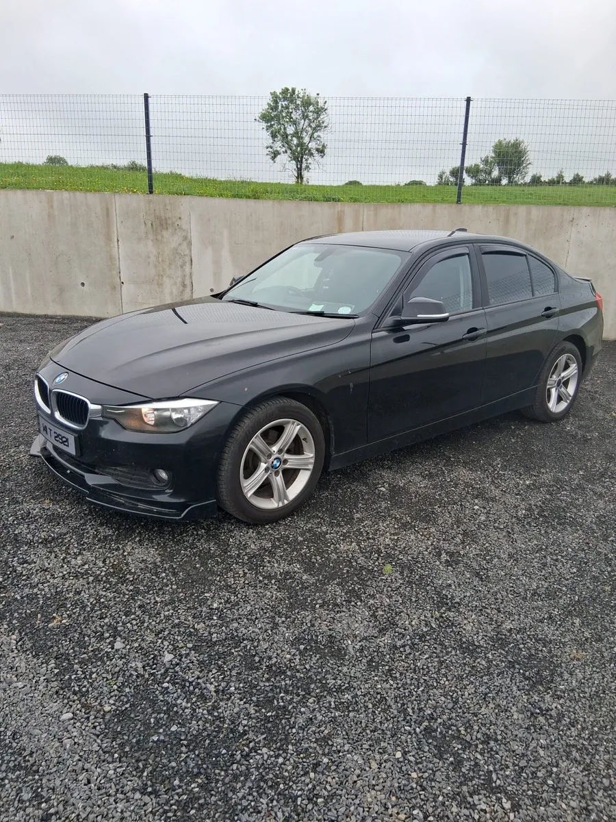 2014 BMW 318 - Image 3