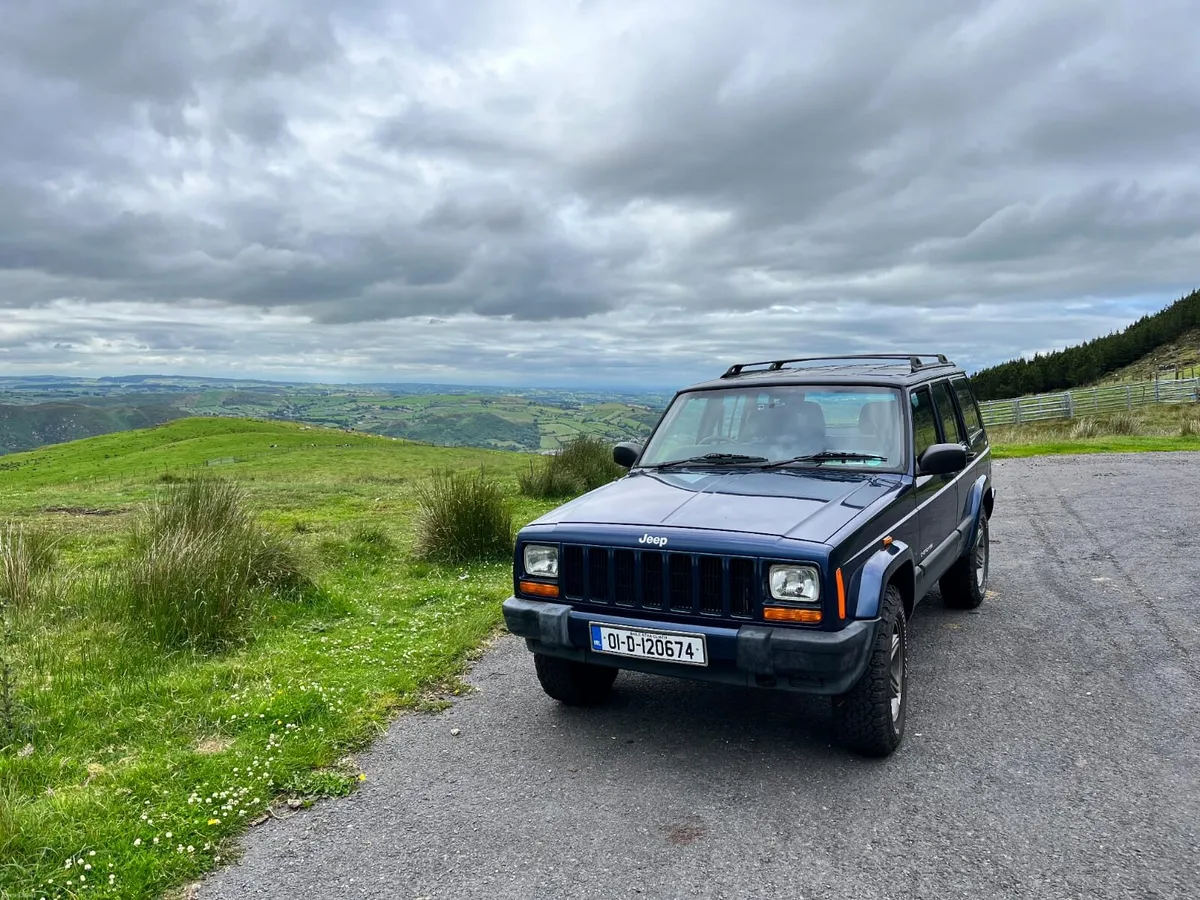 Jeep Cherokee XJ 60th anniversary edition - Image 4