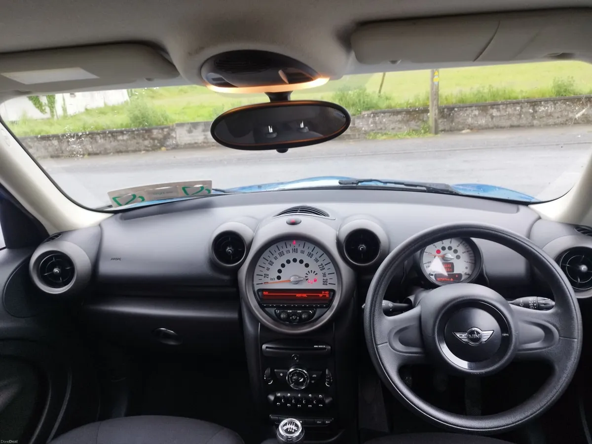 Mini Cooper 2011 - Image 2