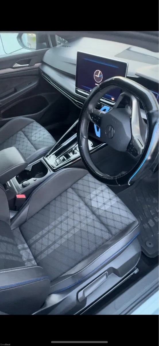 Volkswagon Golf R-Line 2.0 Diesal 150BHP - Image 4