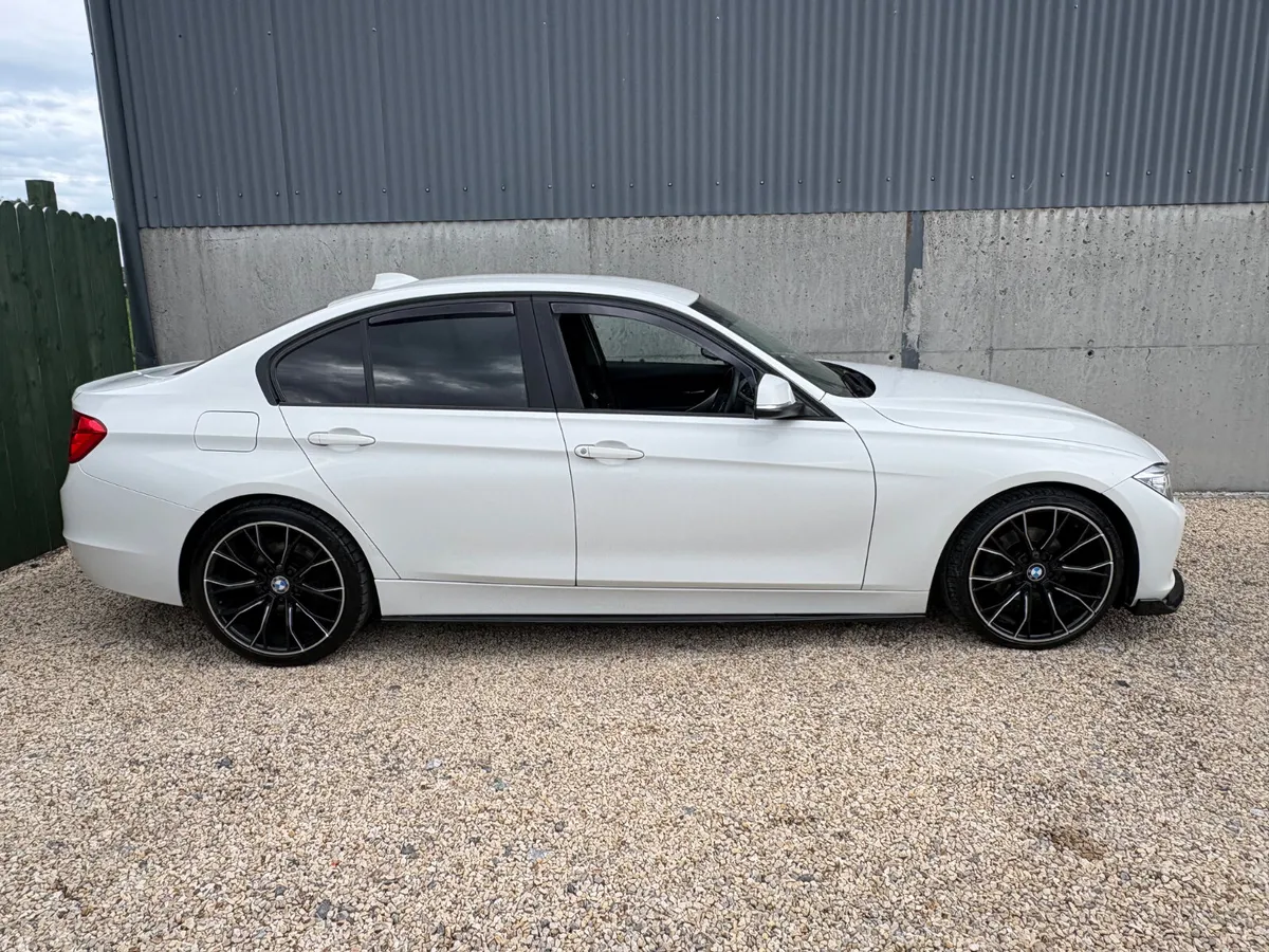 BMW 3-Series 2013 - Image 4