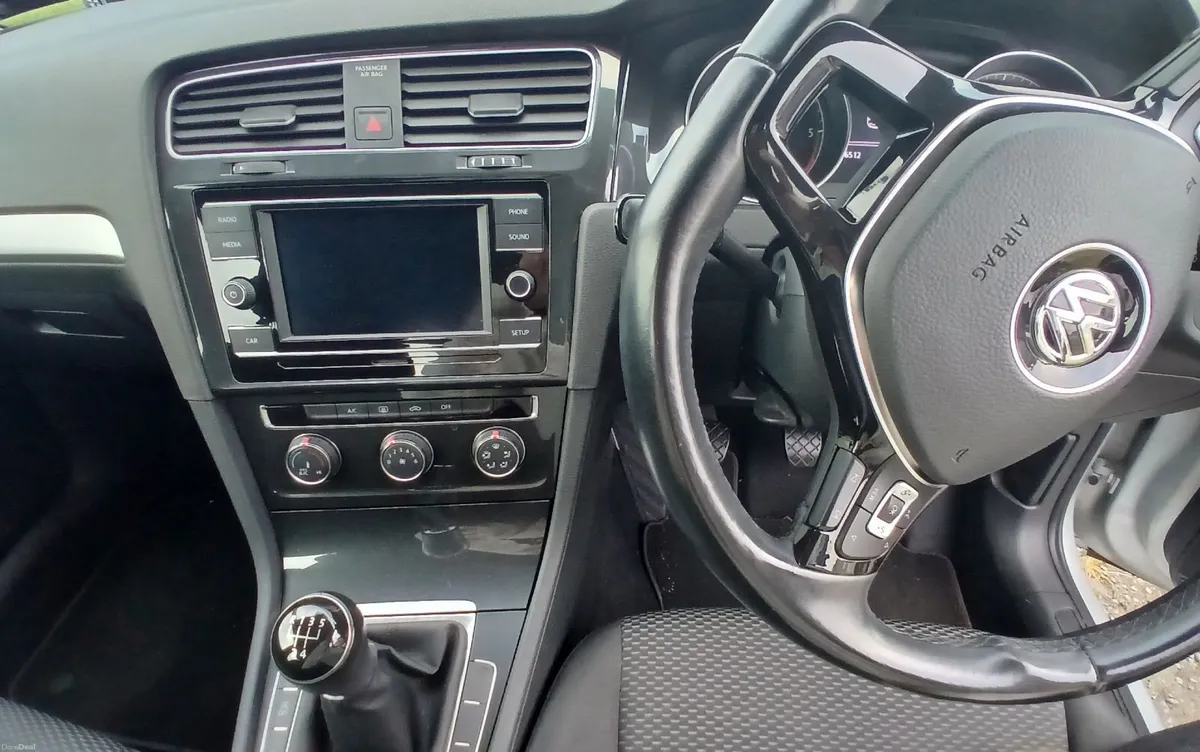 Volkswagen Golf 2019 in excellent condition - Image 3