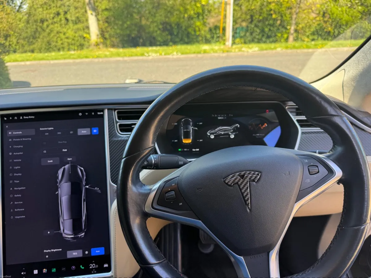 Tesla Model S 2017 90D dual range - Image 4