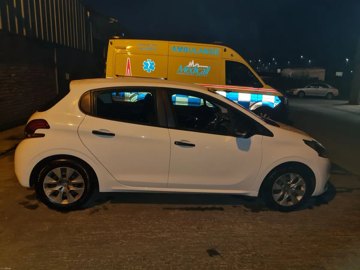 Peugeot 208 2017 - Image 3