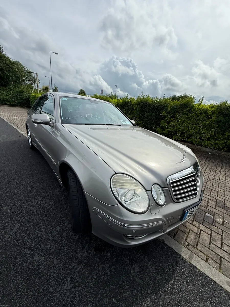 2009 Mercedes-Benz E220 Automatic-Avantgarde - Image 3