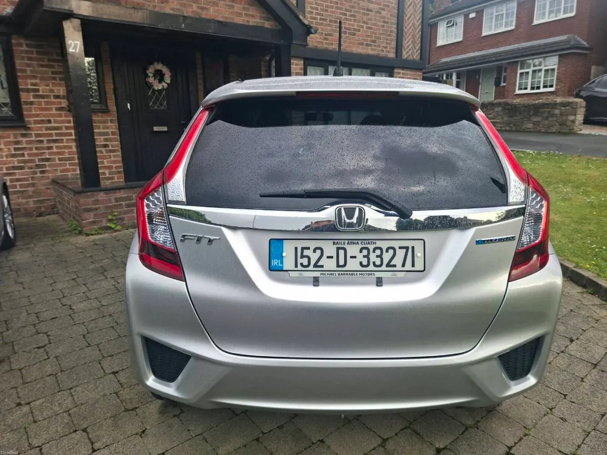 HONDA FIT 1.5 HYBRID AUTOMATIC 2015 SUPERB COND - Image 4