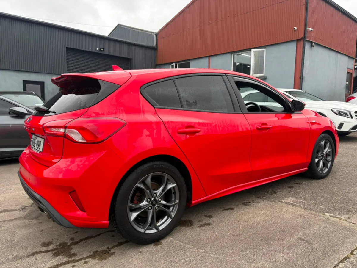 Ford Focus ST-LINE 5DR 1.5 TD 120 S6.2 M6 4DR - Image 4