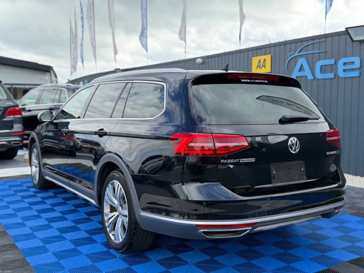 Volkswagen Passat ALLTRACK - 4WD - 2.0L DIESEL - A - Image 5