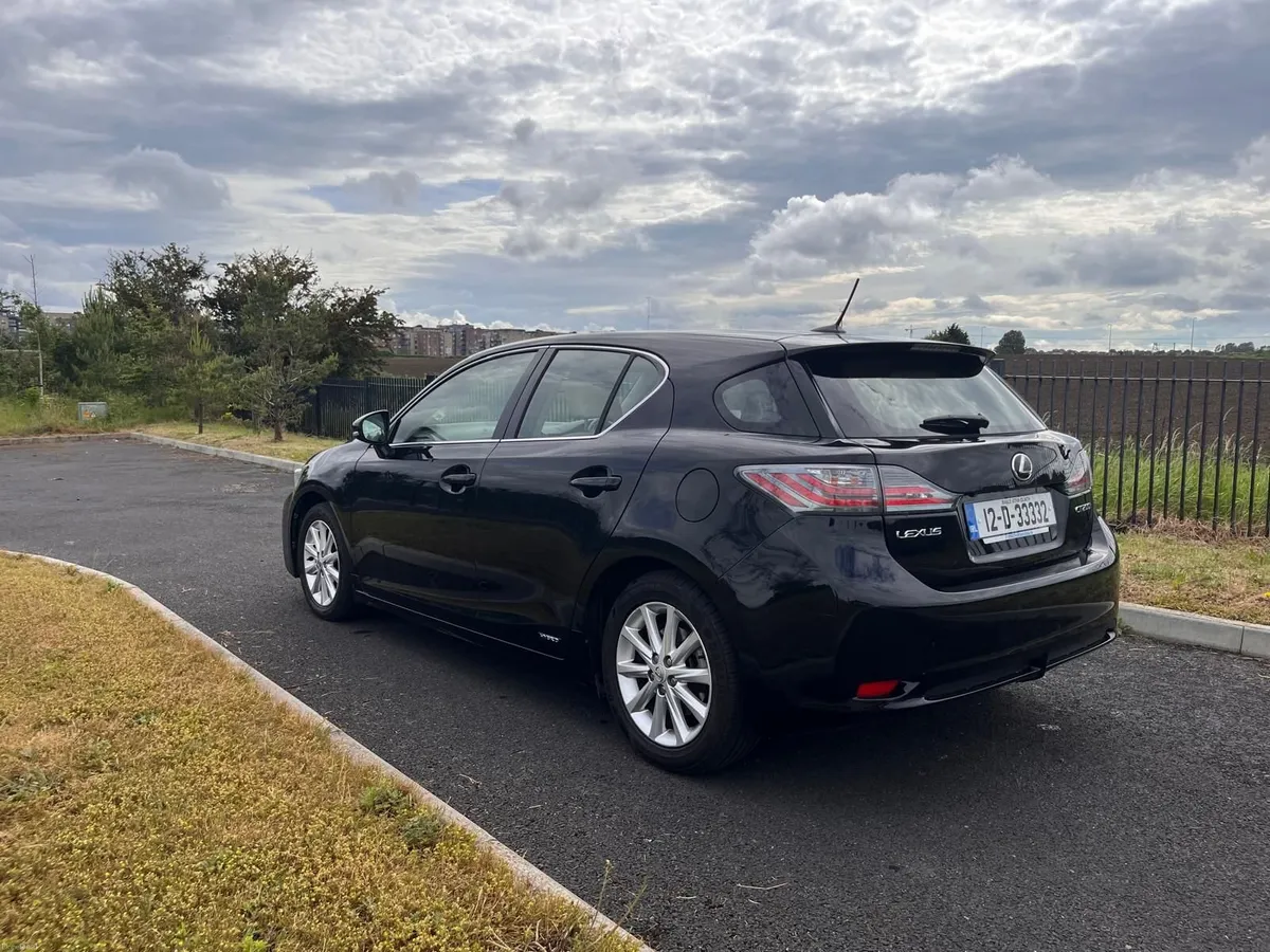 Lexus CT200H Excellent Condition 137000KM - Image 4