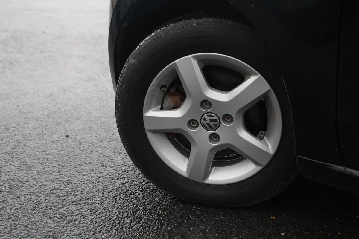 Volkswagen UP Black 2013 - Image 4