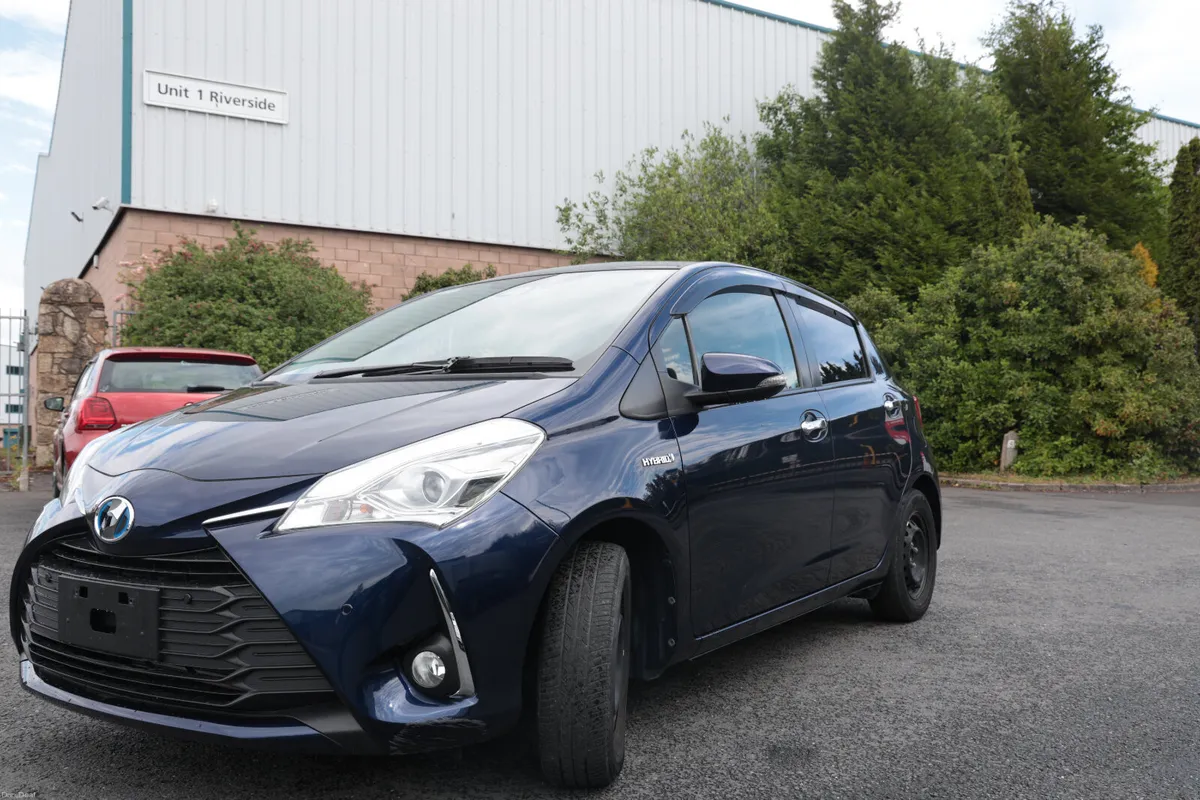 Toyota Vitz Blue - Image 4
