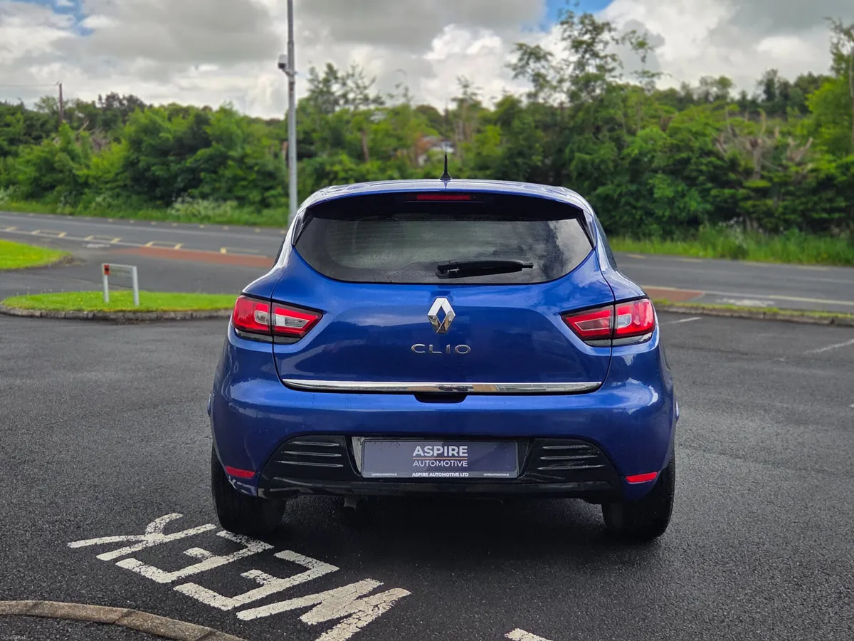 ***LOW KMS*** Renault Clio Dynamique Nav - Image 4