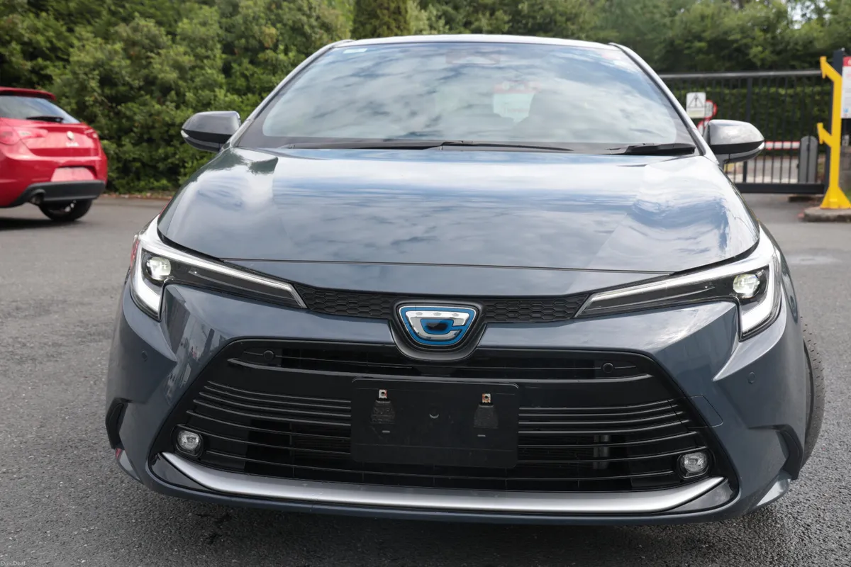 Toyota Corolla Grey - Image 2