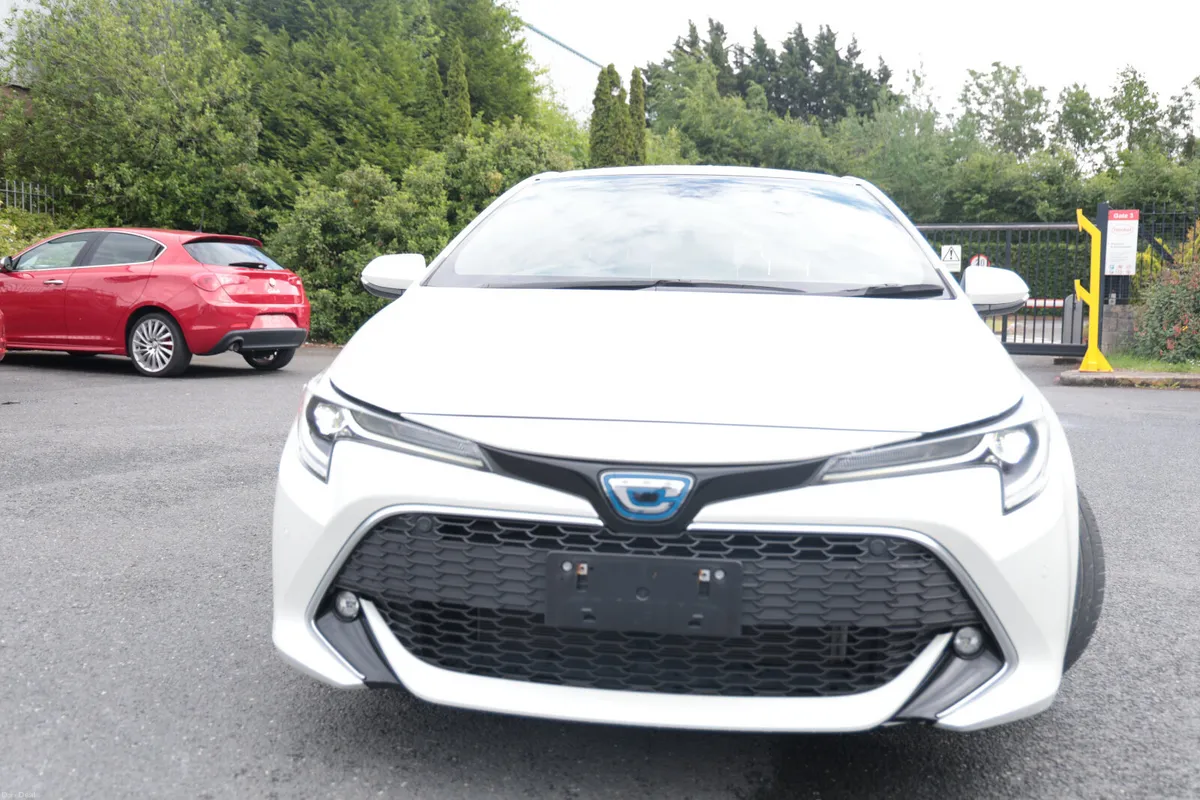 Toyota Corolla White - Image 1