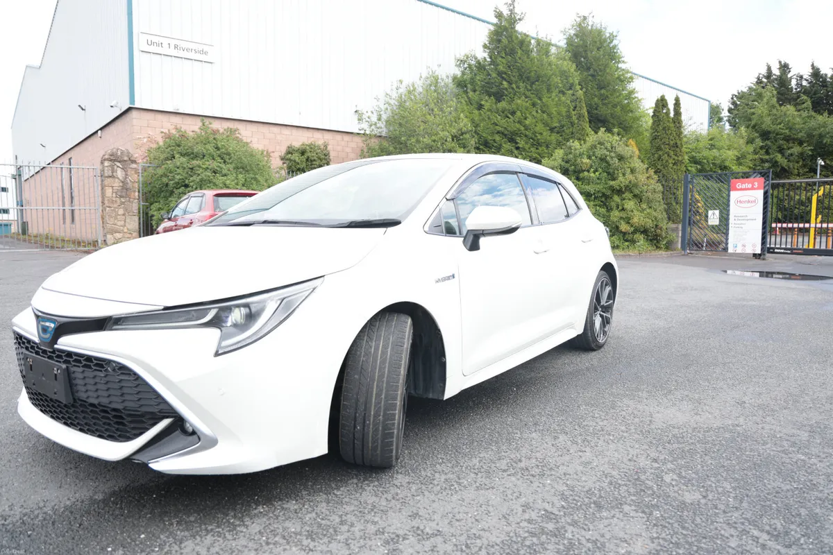Toyota Corolla White - Image 4