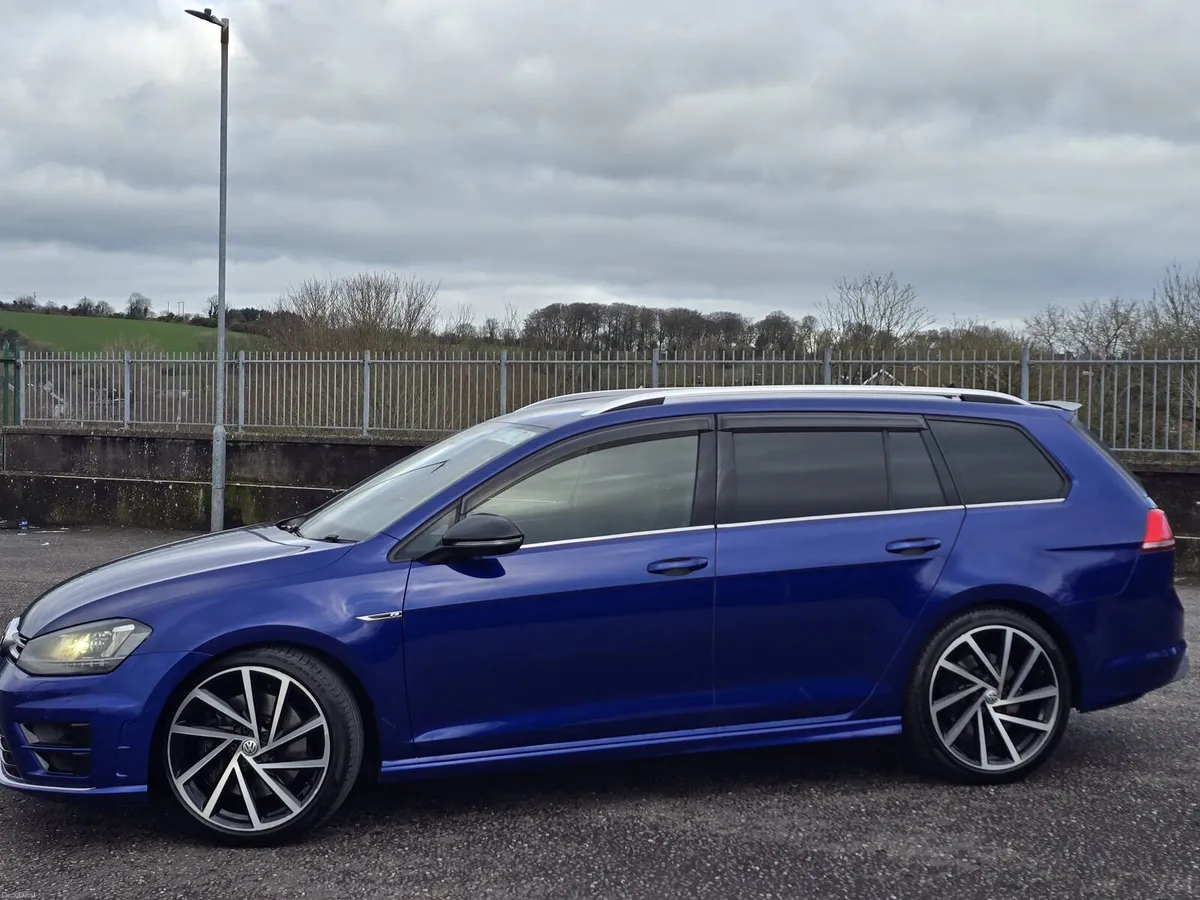 Volkswagen Golf R Estate 300bhp TSI 4MOTION - Image 4